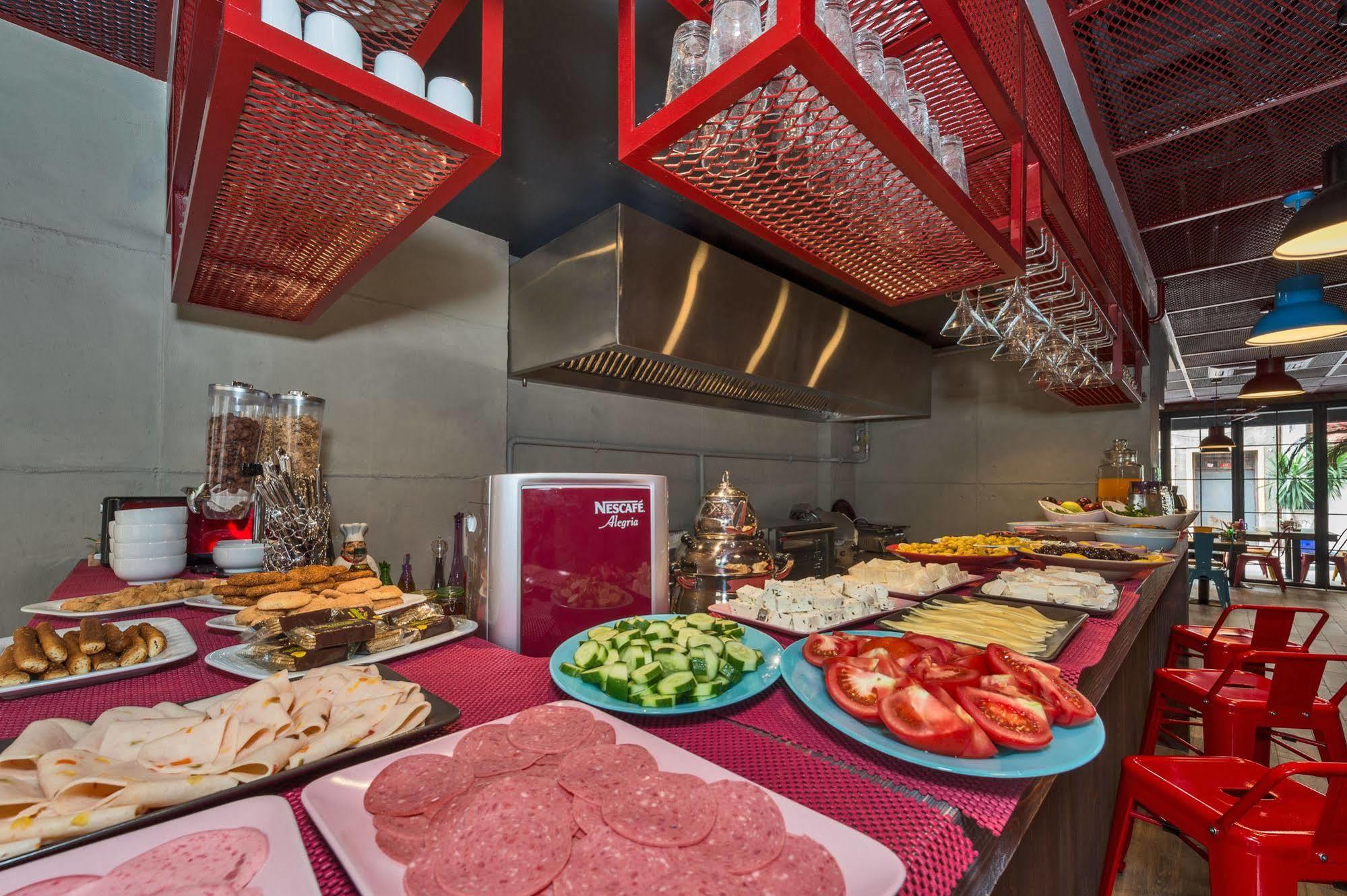 Taksim Istanbul Nis Hotel - Istiklal Street Екстериор снимка